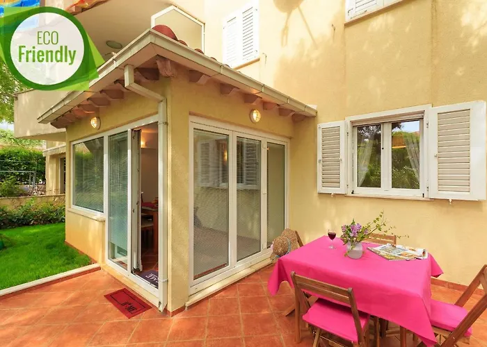 Leona & Borna\'S Central Lapad Suites